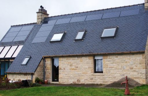 hogar con sistema autoconsumo solar fotovoltaico
